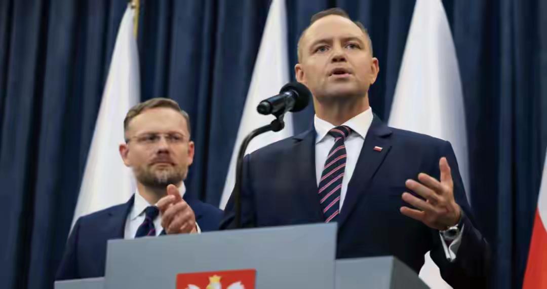 泽连斯基对欧盟说乌克兰需要资金，波兰总统说泽连斯基习惯了。

当俄乌冲突熬到20