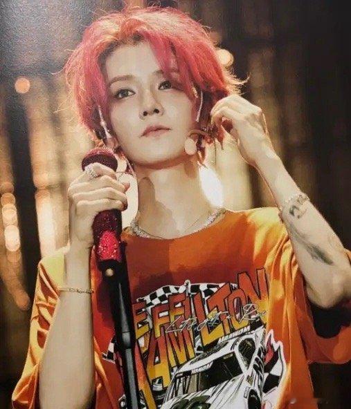 鹿晗被爆商务归零！鹿晗代言的肯德基于近期10年合约到期，并未续约，其他商务也基本