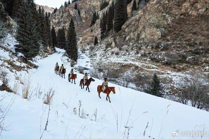 走！跟边防官兵一起骑马踏雪巡边关 