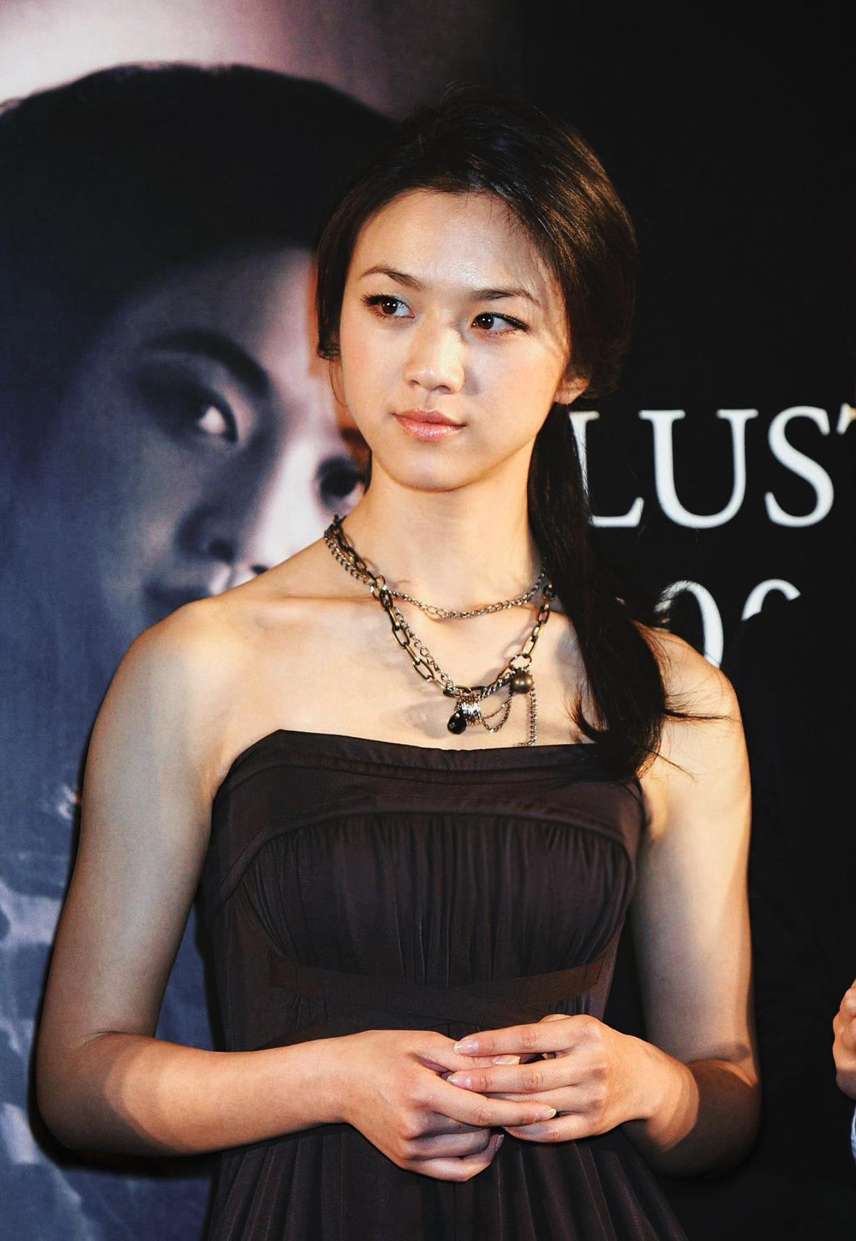 电影[超话]旧相簿子 当年的轻熟女“王佳芝”，2007年，汤唯与李安导演、王力宏