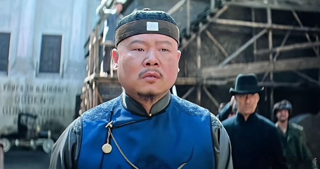 不是1打4打不过，是飞刀的刀刃不对准自家人 