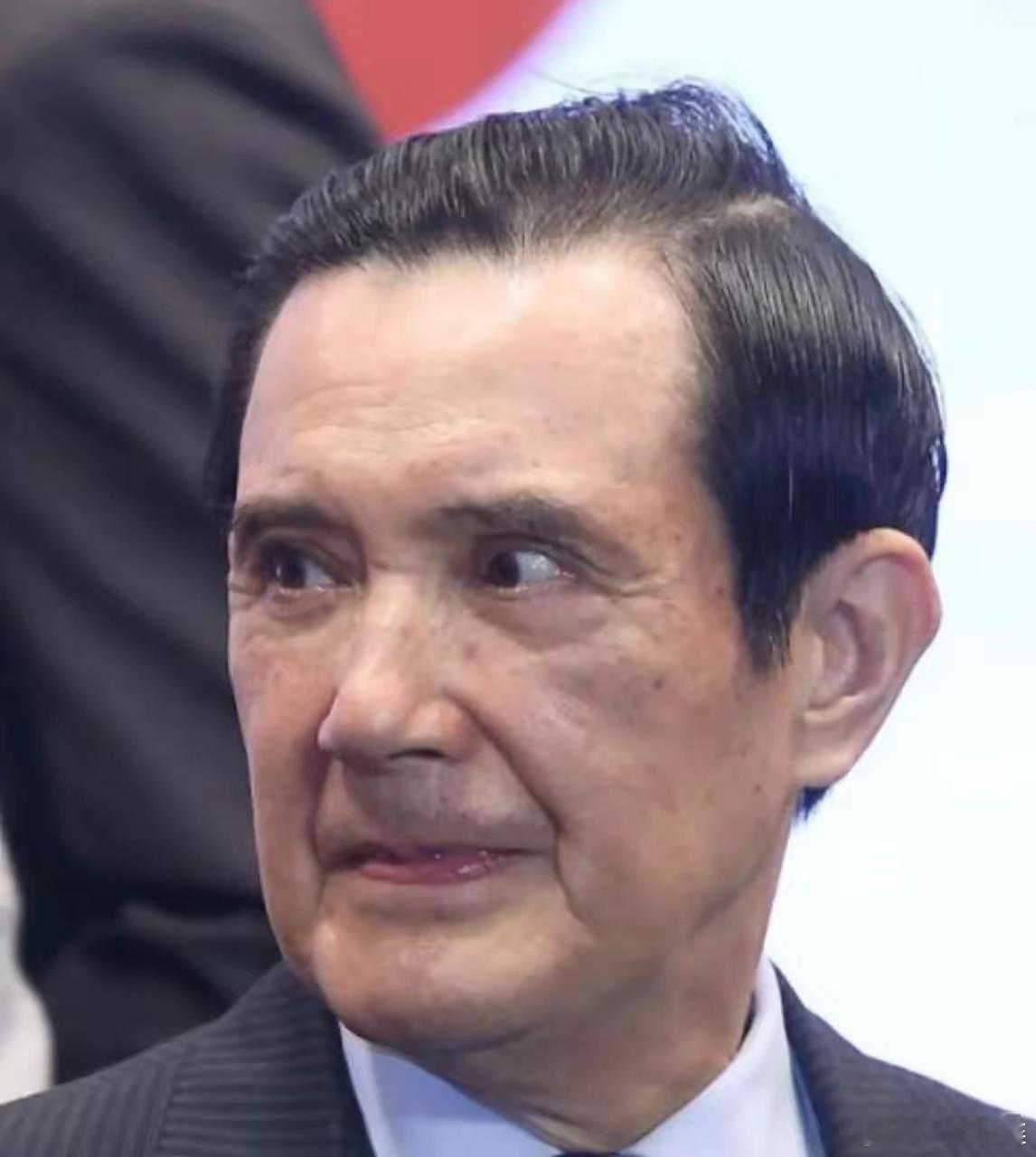 马英九不知道现在是什么心情？如今的台湾社会，让民进党搞的乌烟瘴气，似乎重回“白色