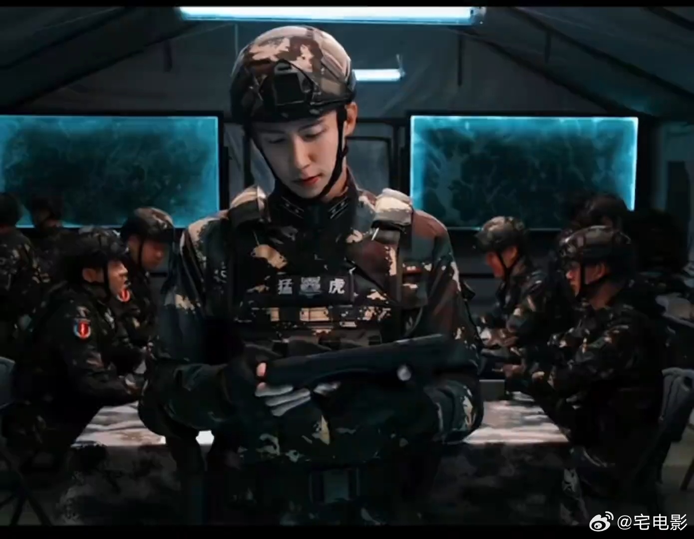 黄景瑜兵自风中来出场黄景瑜兵自风中来有效客串黄景瑜吴大洲登场，一身军装气场稳稳拿