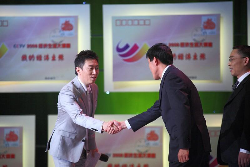 真的太唏嘘了，曾经全国观众饭点守着电视才能看到的熟面孔，业务能力个个拔尖，最后居