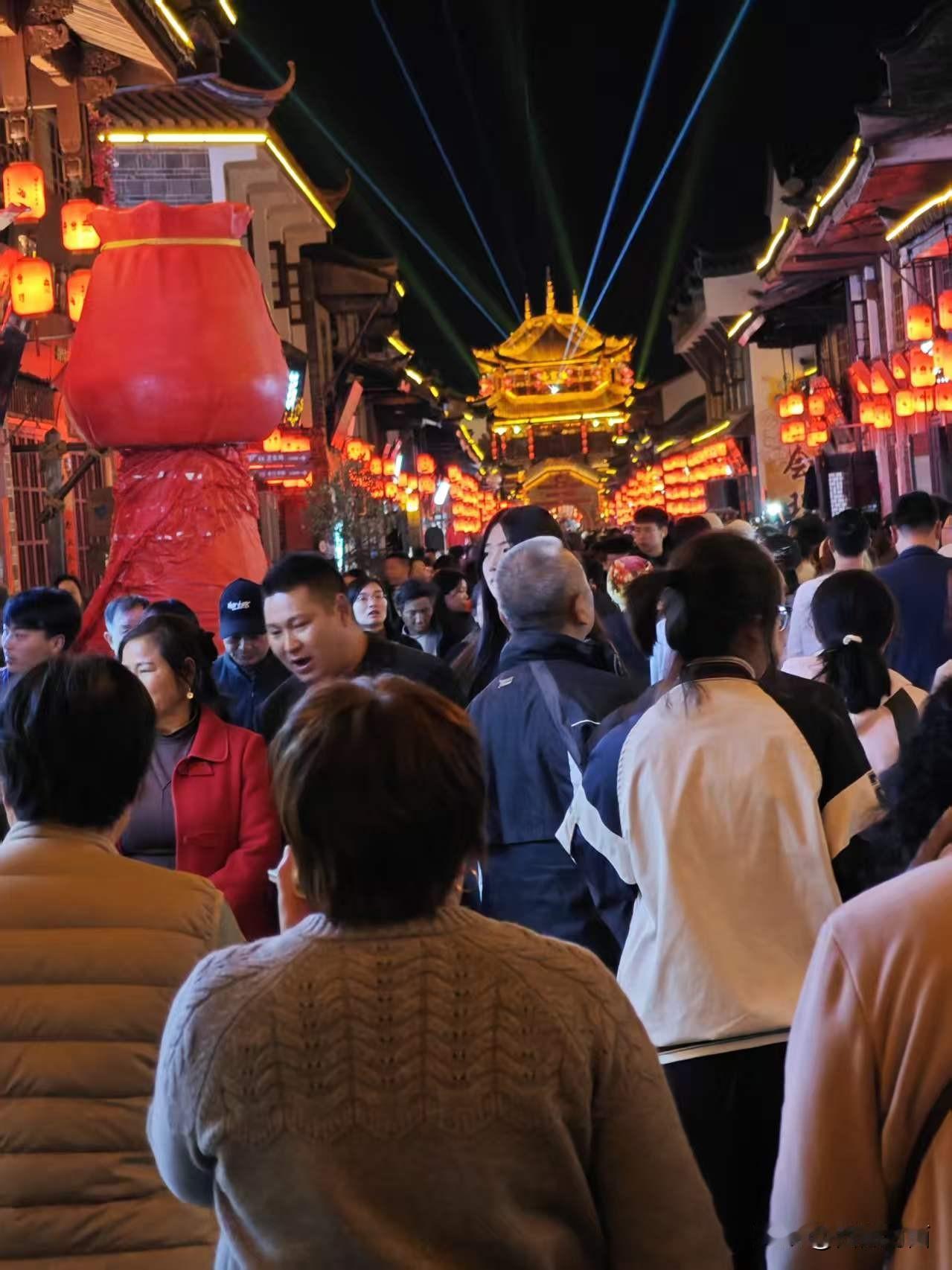 9条人性潜规则，一定要懂： 一、住亲戚家，别超过3天；
二、去办事时，找异性办理