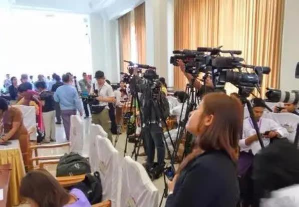 究竟是先解决台湾问题？还是先解决周边再让一切顺其自然？这两个问题，我们一定讨论过