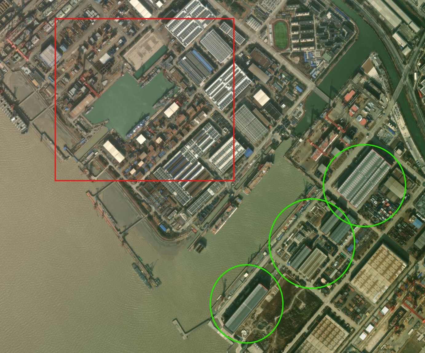 外媒通过卫星图发现南方某厂使用全新建造的总装厂房来生产潜艇 新总装厂房有两跨，六