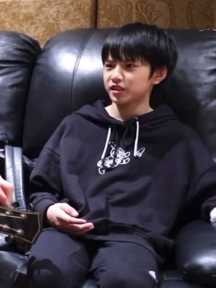 小小一只一股大佬范儿