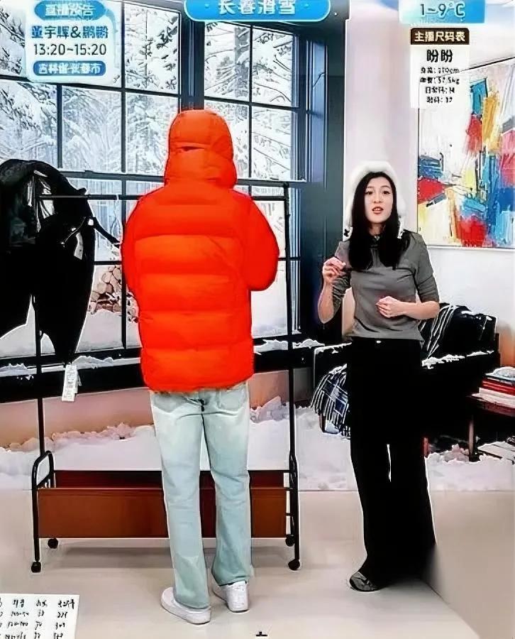 护肤品卖400？弹幕炸锅了

“太贵了！”我等着看主播翻车

结果人家晴子笑了：