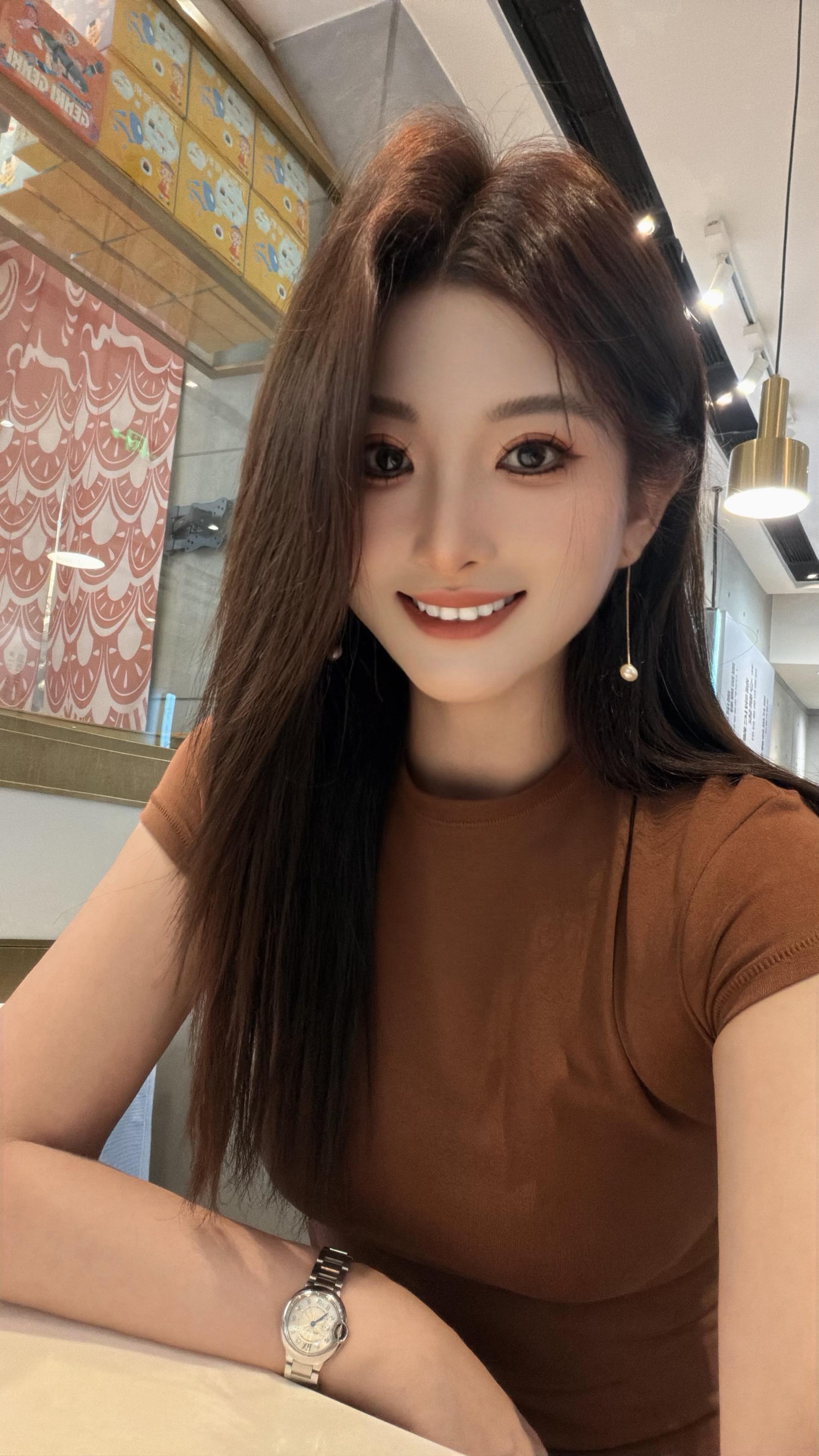 18岁的时候大家都说，我笑起来很好看。 不是18岁的我笑起来很好看，是...