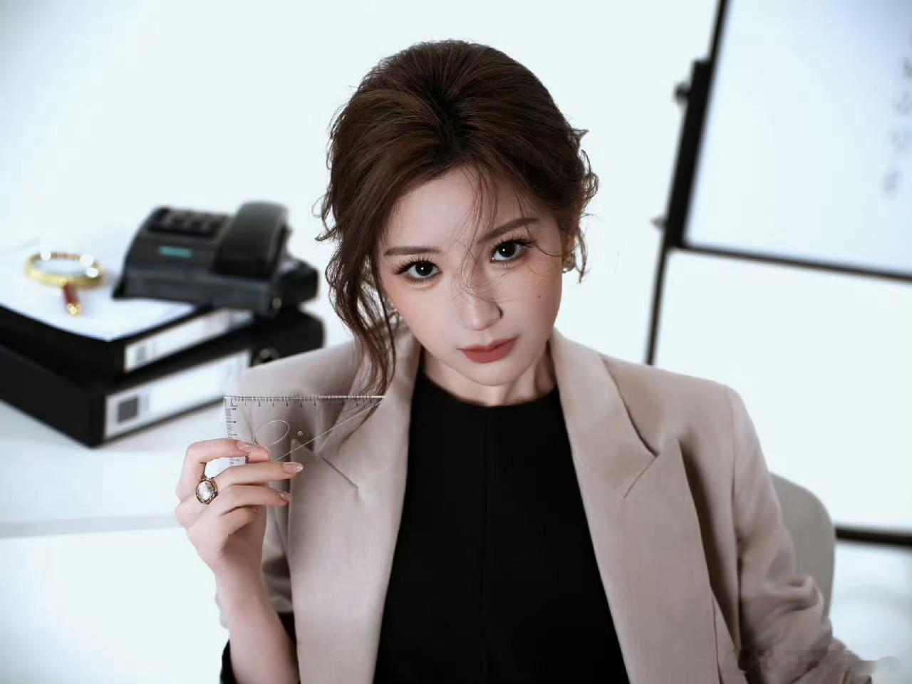 毛晓彤回应出演十日终焉不得不说毛晓彤这个选角好贴脸，聪慧感和爆发力都有，角色适配