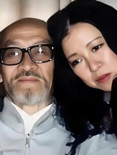 大作家三毛原来是王洛宾的忠实粉丝。
1990年4月，47岁的三毛专程飞往乌鲁木齐