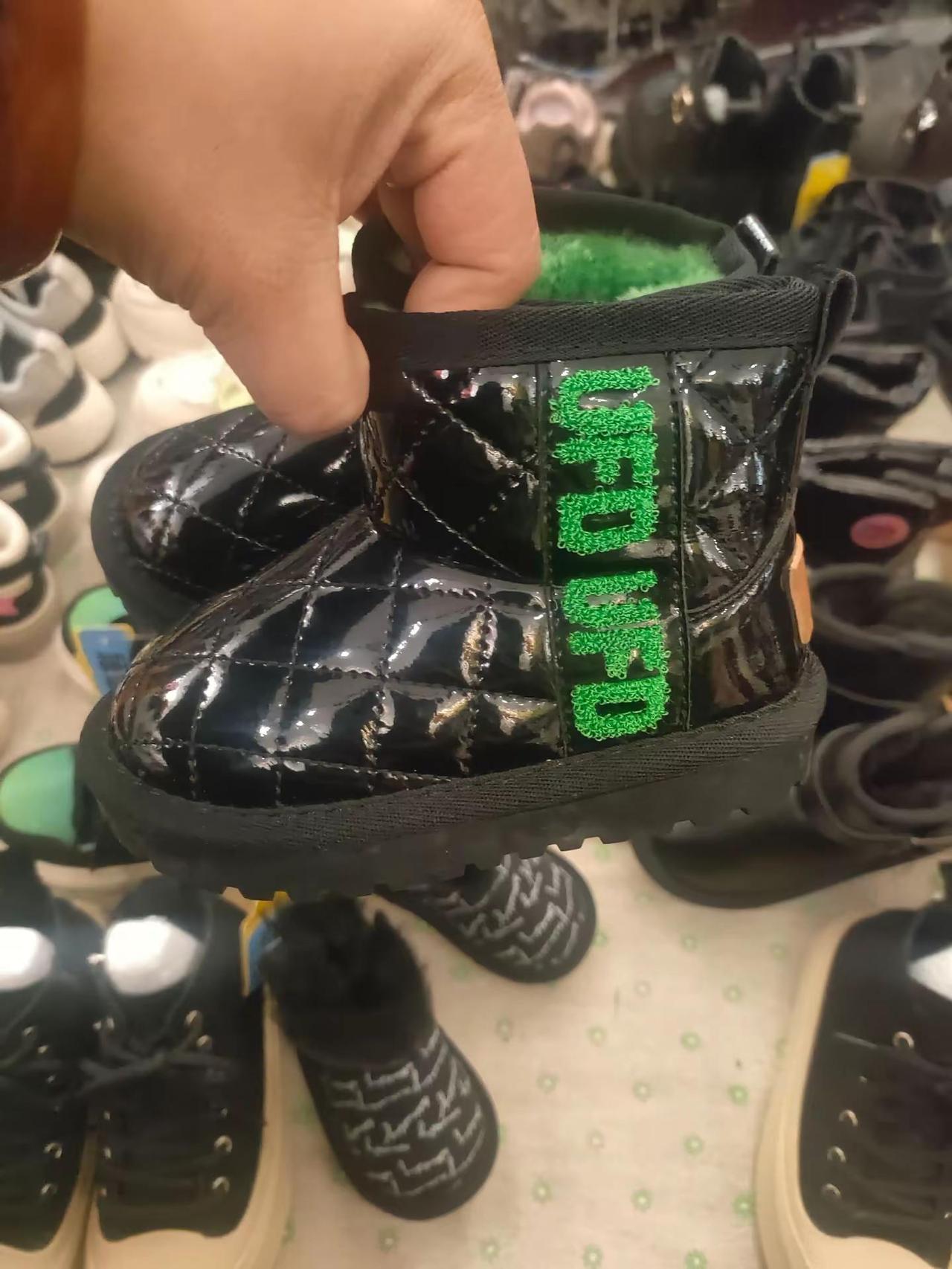 这几款 雪地鞋清货50一双 带走[比心]