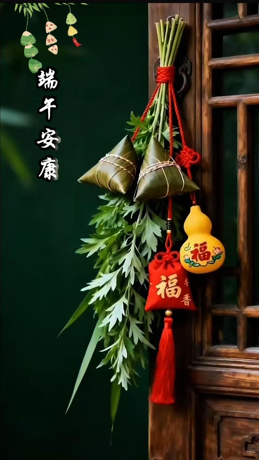 平台上联：酒壶壶里全是酒，
       下联：茶杯杯中没有茶。
端午节将至，提