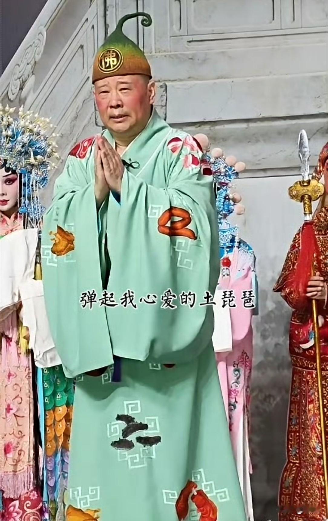 这回郭德纲算是踢到铁板上了。

以前仗着德云社那点名气，在台上想怎么抖包袱就怎么