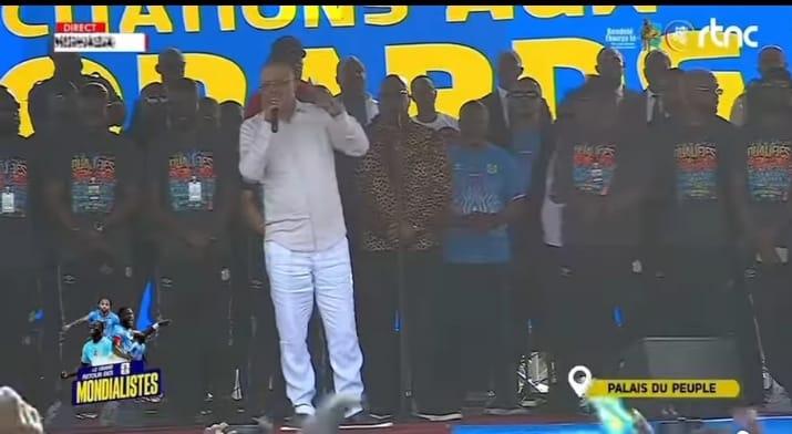 民主刚果体育部长迪迪埃·布迪姆布称要让C罗哭着回家。
刚果的小组对手是葡萄牙、哥