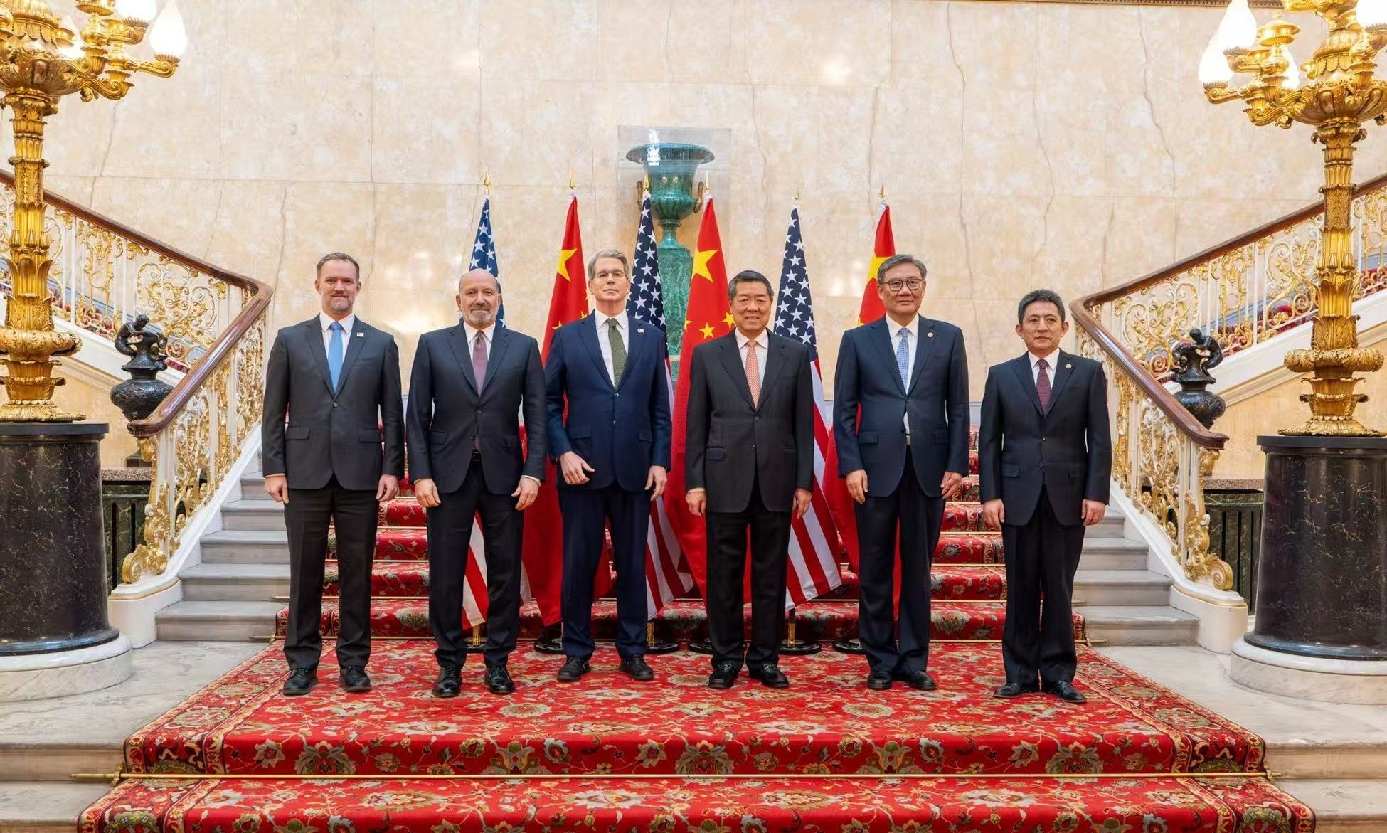 中美经贸磋商虽说双航母出西太演练是年度训练安排，咱也不能说和在伦敦的中美会谈一点