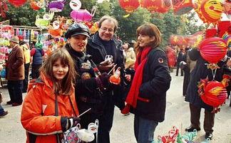 2026年马年春节，到中国过年已经变成了一种新的全球潮流，入境游玩的人数比去年翻