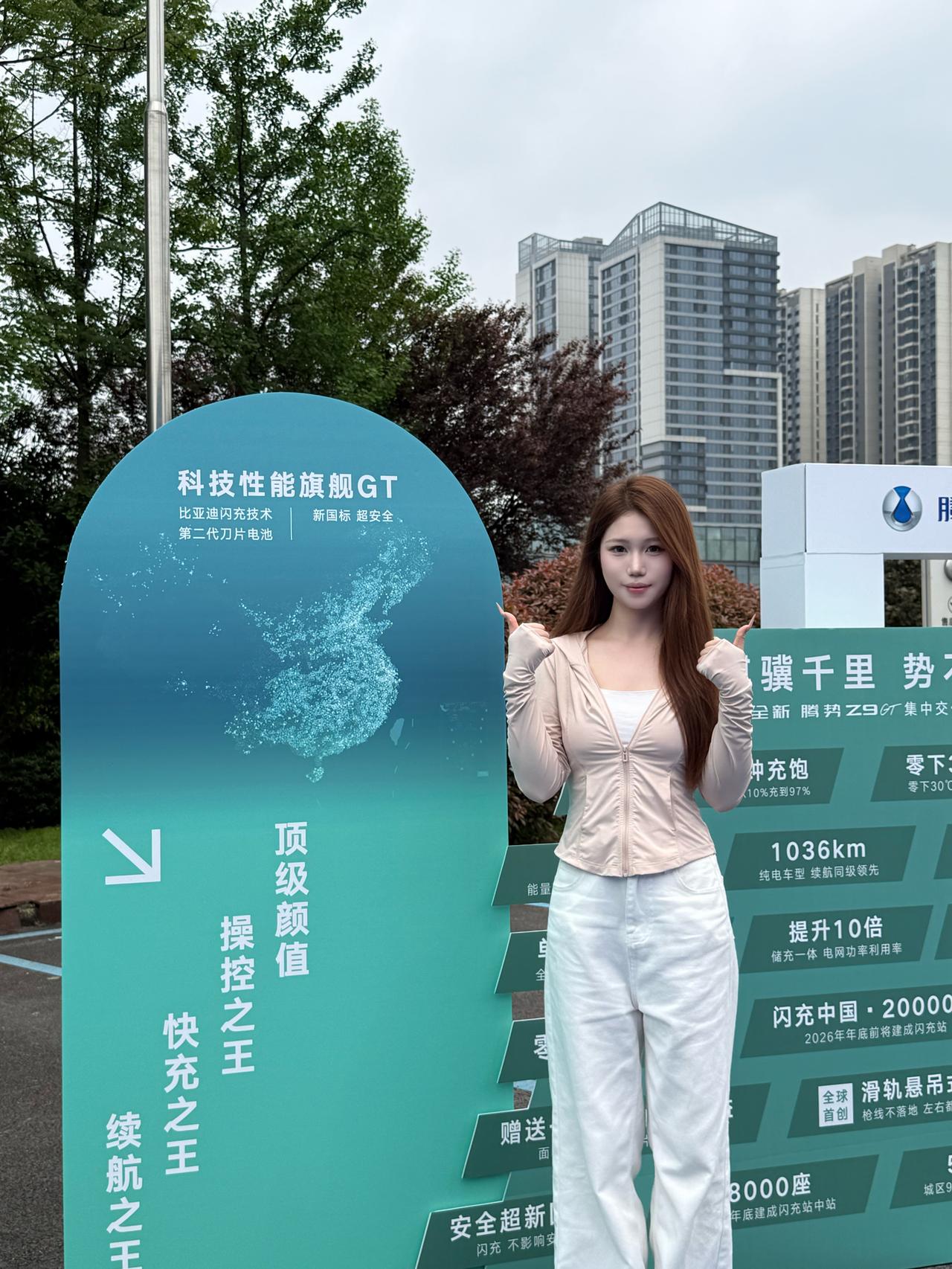 全新腾势Z9GT长沙集中交付有一说一，峡湾绿是真的好好看呀！[飞吻][飞吻]有幸