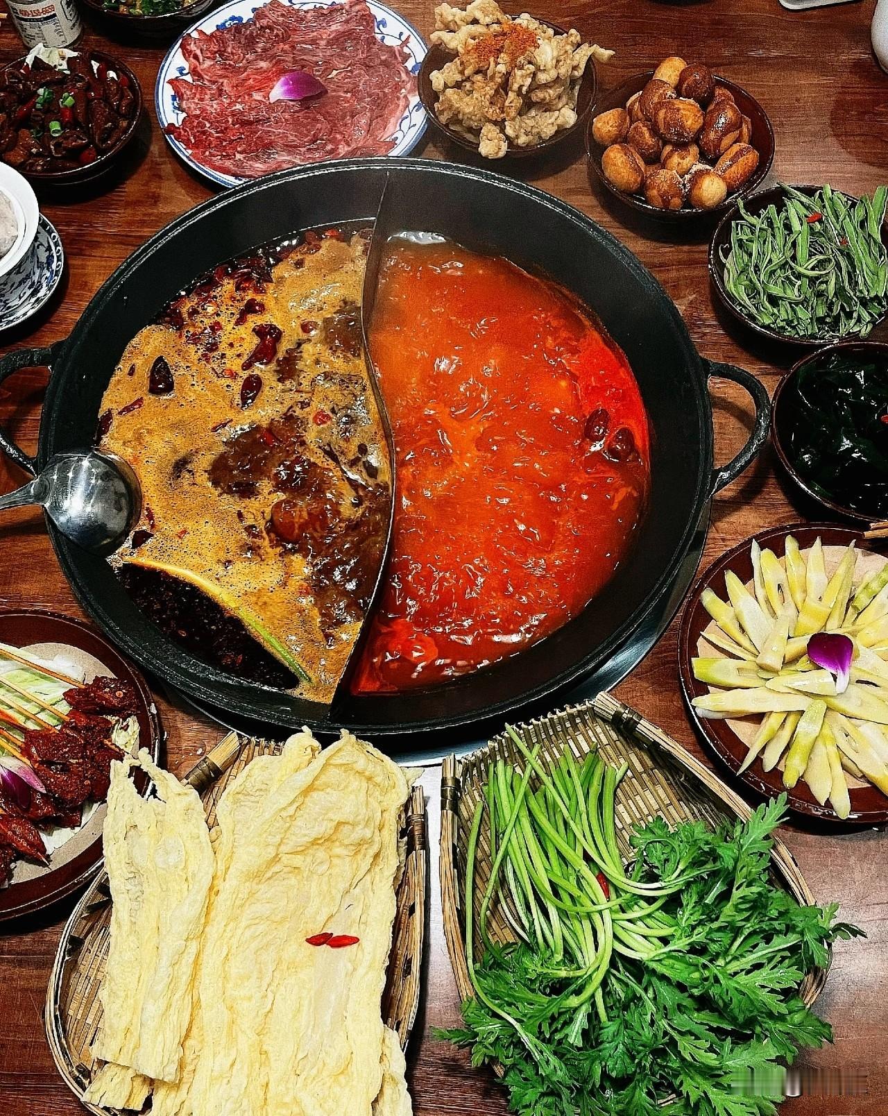 发现了吗？和朋友或者同事吃火锅定律，
​刚开始：这个真好吃，那个也好吃。
​到最