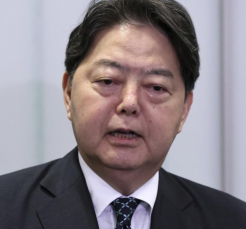 离开高市内阁后，林芳正频频接受访谈，谈中日关系，也谈日本外交处境。他一边说“知华