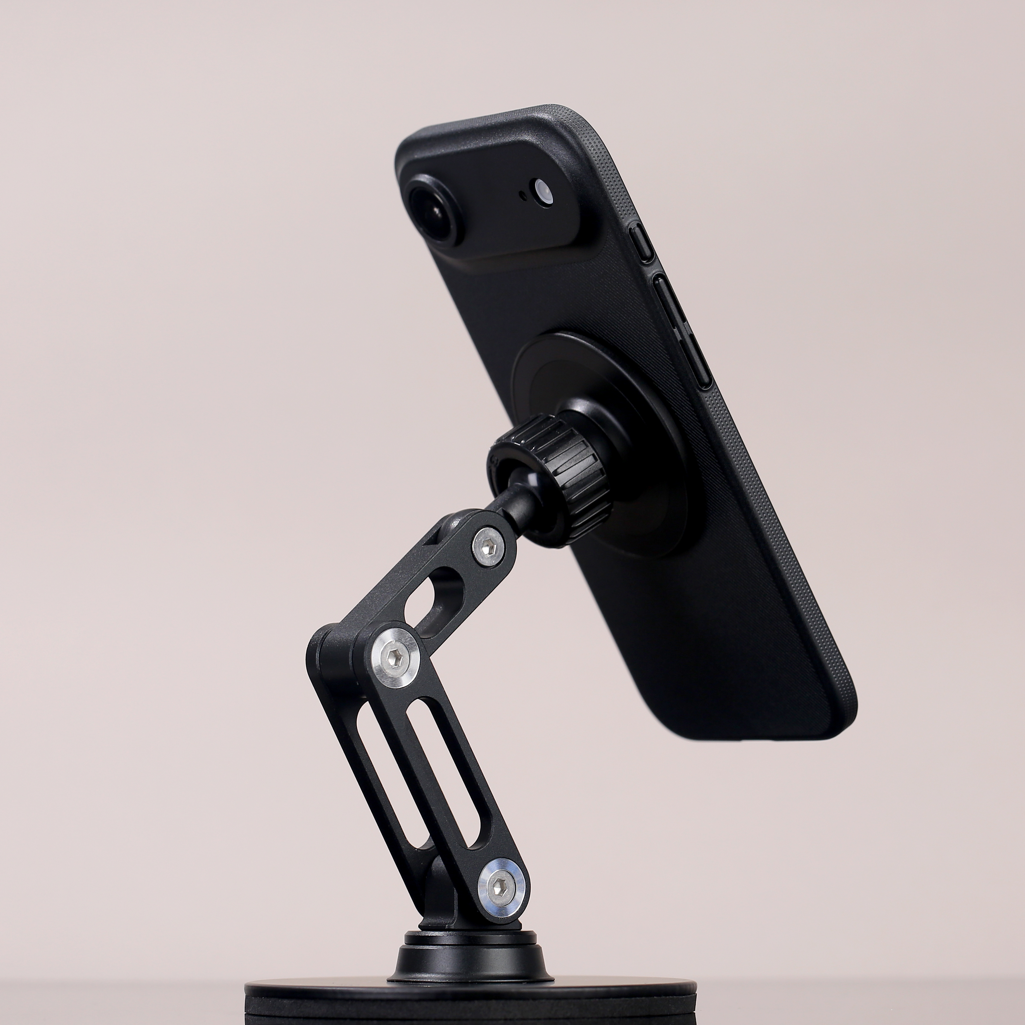 iPhone Air 超薄 PC 斜隐黑色，明天交付总算齐活儿了，图1图2 大孔