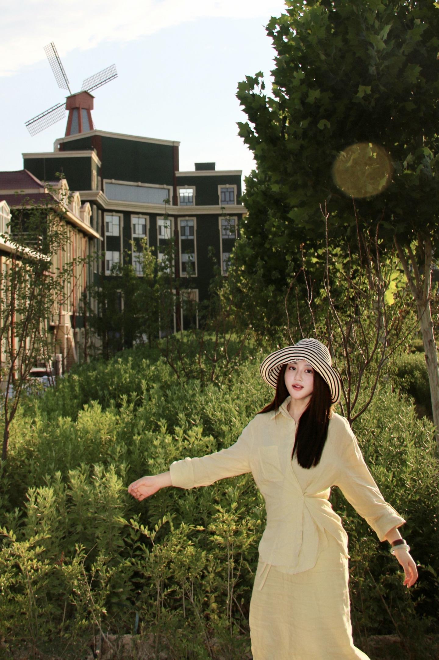 允许自己像一块被晒暖的石头，什么也不证明。