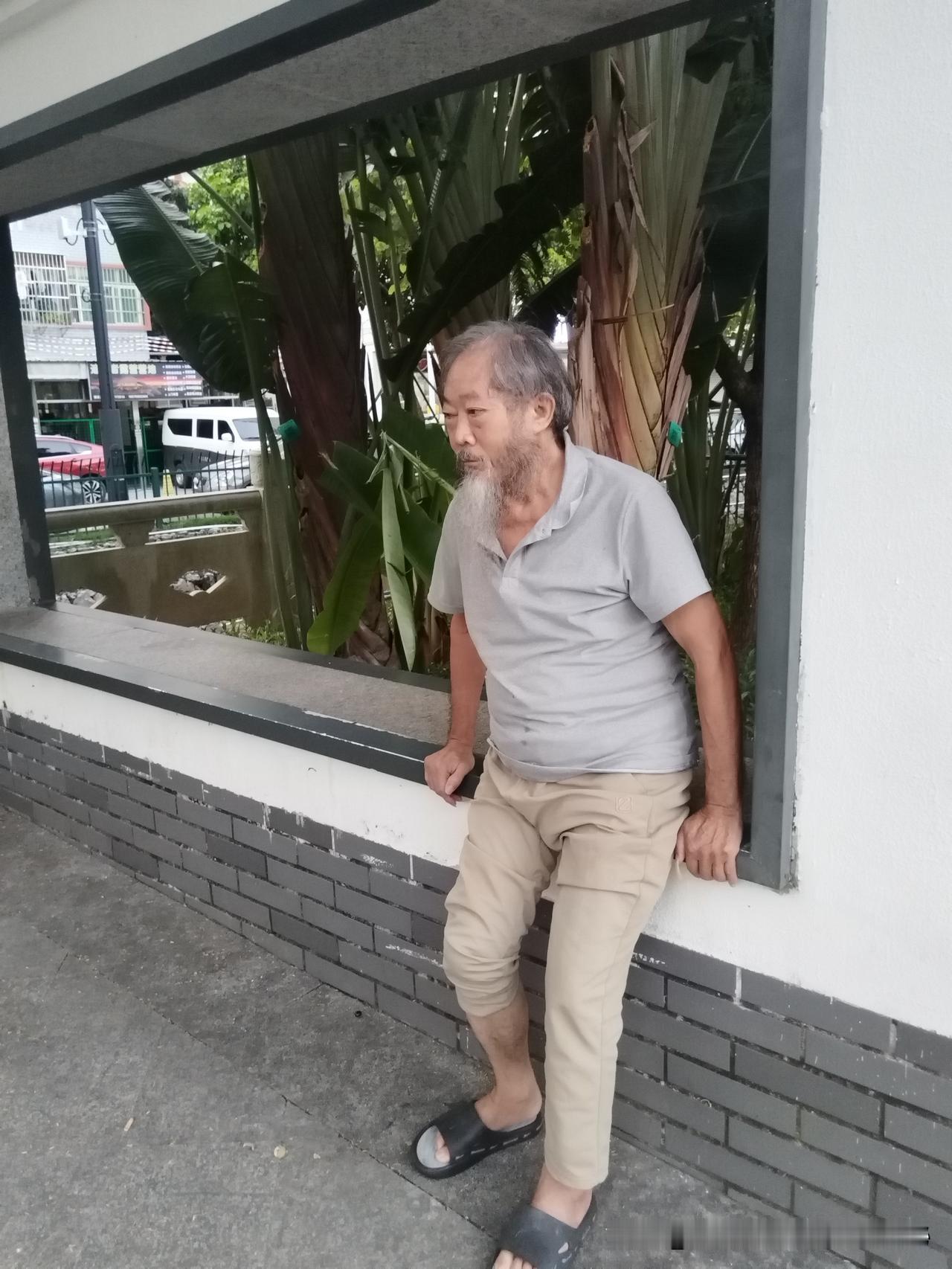 祝愿天下老人们晚年生活幸福开心哦！愿大家伸出手给他们一点温暖与爱！
在这个快节奏
