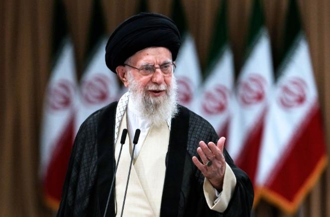 特朗普估计没有料到，伊朗现在的状态已经彻底打红眼了，基本上是见人就打。

特朗普