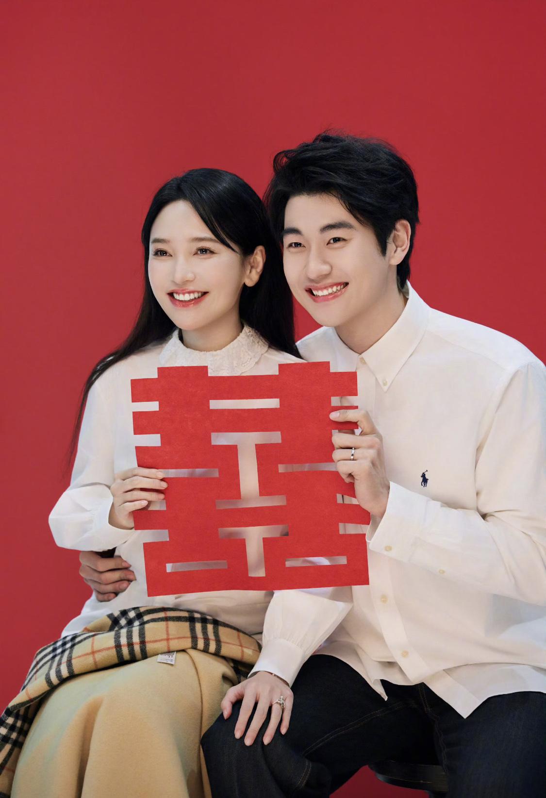 金莎之前在综艺节目里面就说了自己喜欢比自己小的，阳光帅气的。

当时金莎的爸爸，