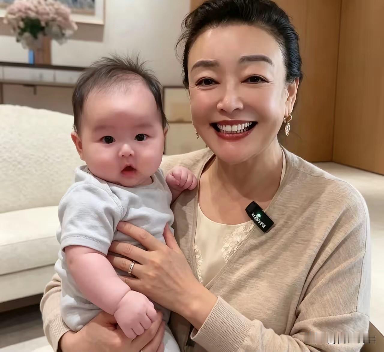 果然在老人面前
蕞好的孝顺就是
让她含饴弄孙呀

马筱梅一个举动
不仅为前段时间