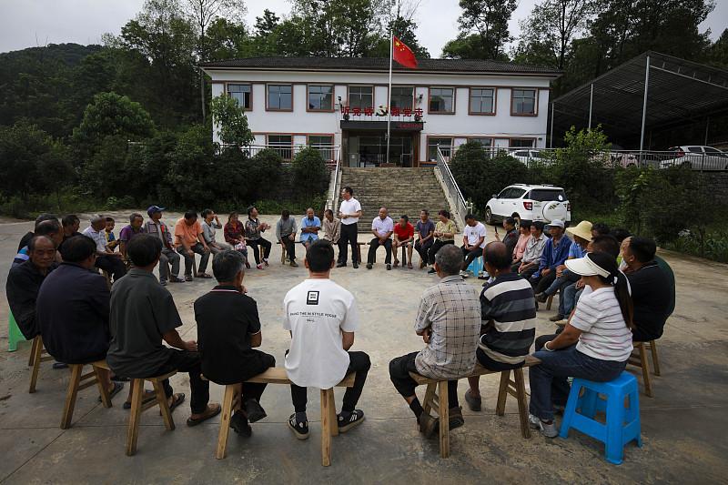 征求意见时，到场者都称“挺好的”，这一怪圈该如何打破？
开会座谈征求意见时，满满