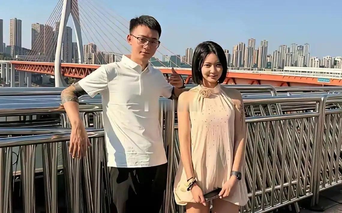 谈恋爱的好处！男生变帅，女生也会穿搭了