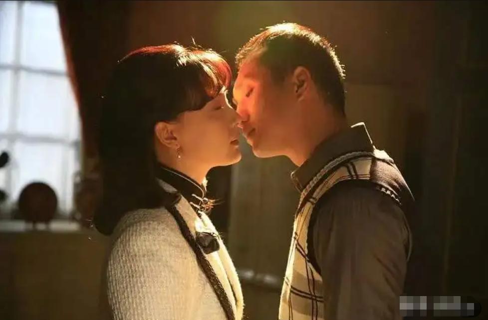 婚姻真相：你以为的“爱情”，其实都是利益的博弈！真善良才是王道！
你以为婚姻是浪