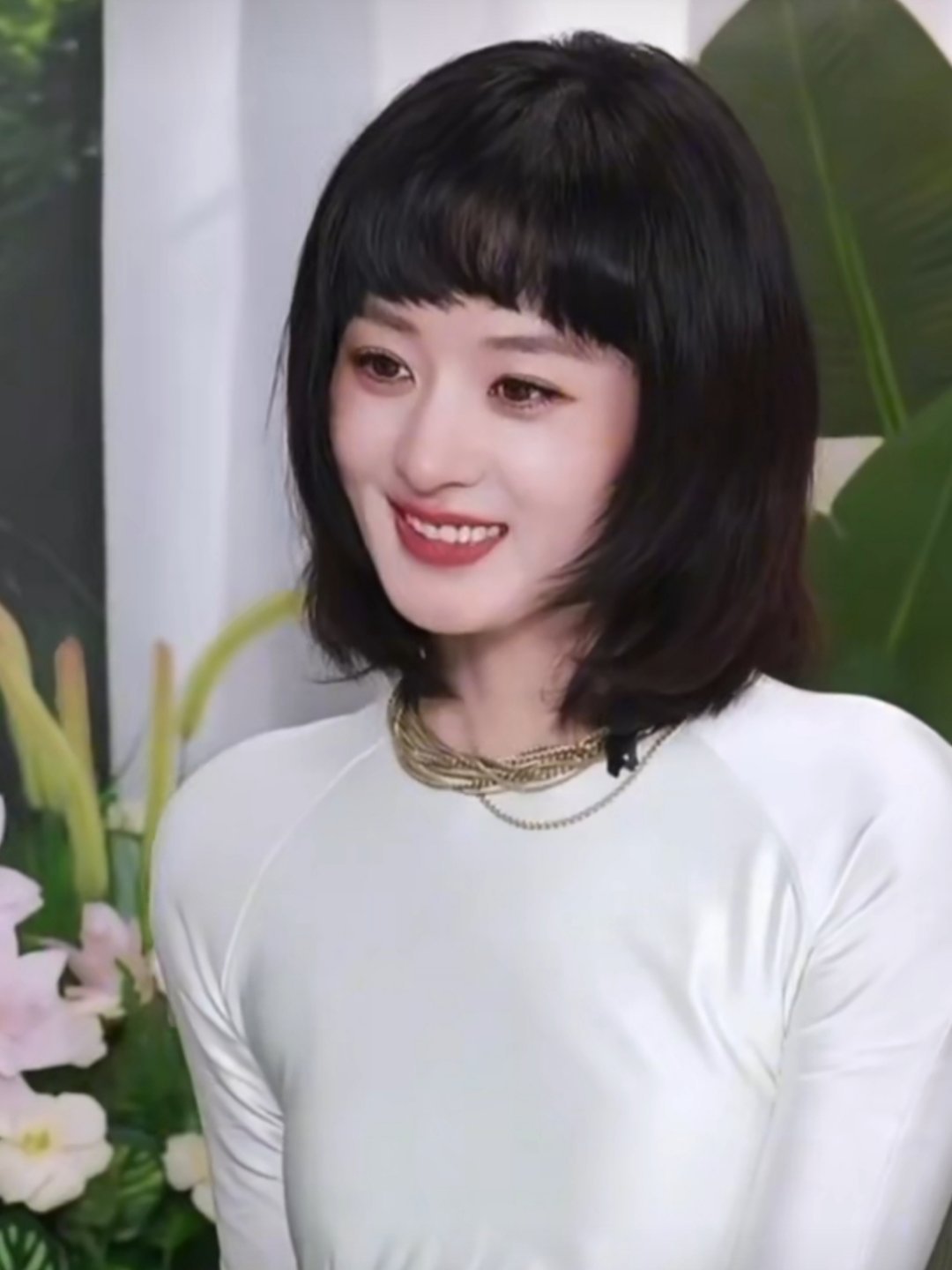 赵丽颖38岁状态 85顶花赵丽颖已经38岁了，他以利落短发造型参加活动，脸上的皮