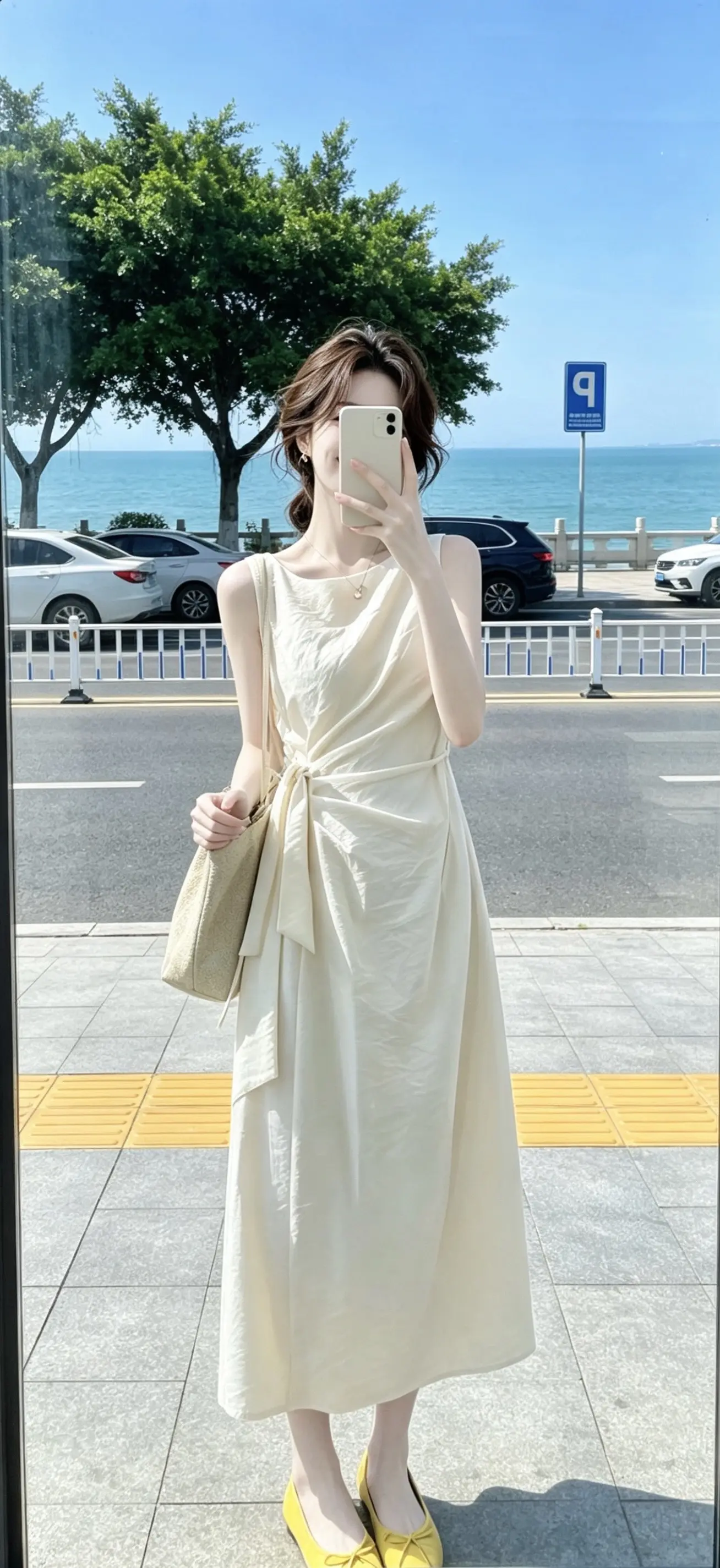 “在乎你的人，风吹草动都心疼，          不在乎你的人，狂风暴雨也无声”