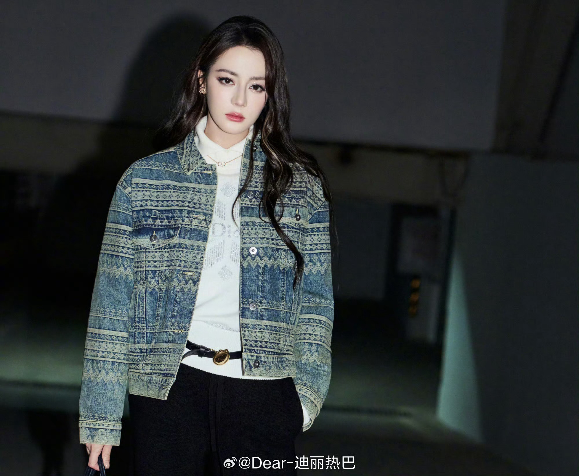 直击Dior秀场时装周迪奥二零二七夏季女装秀以“万物生长”为主题，预告里充满自然
