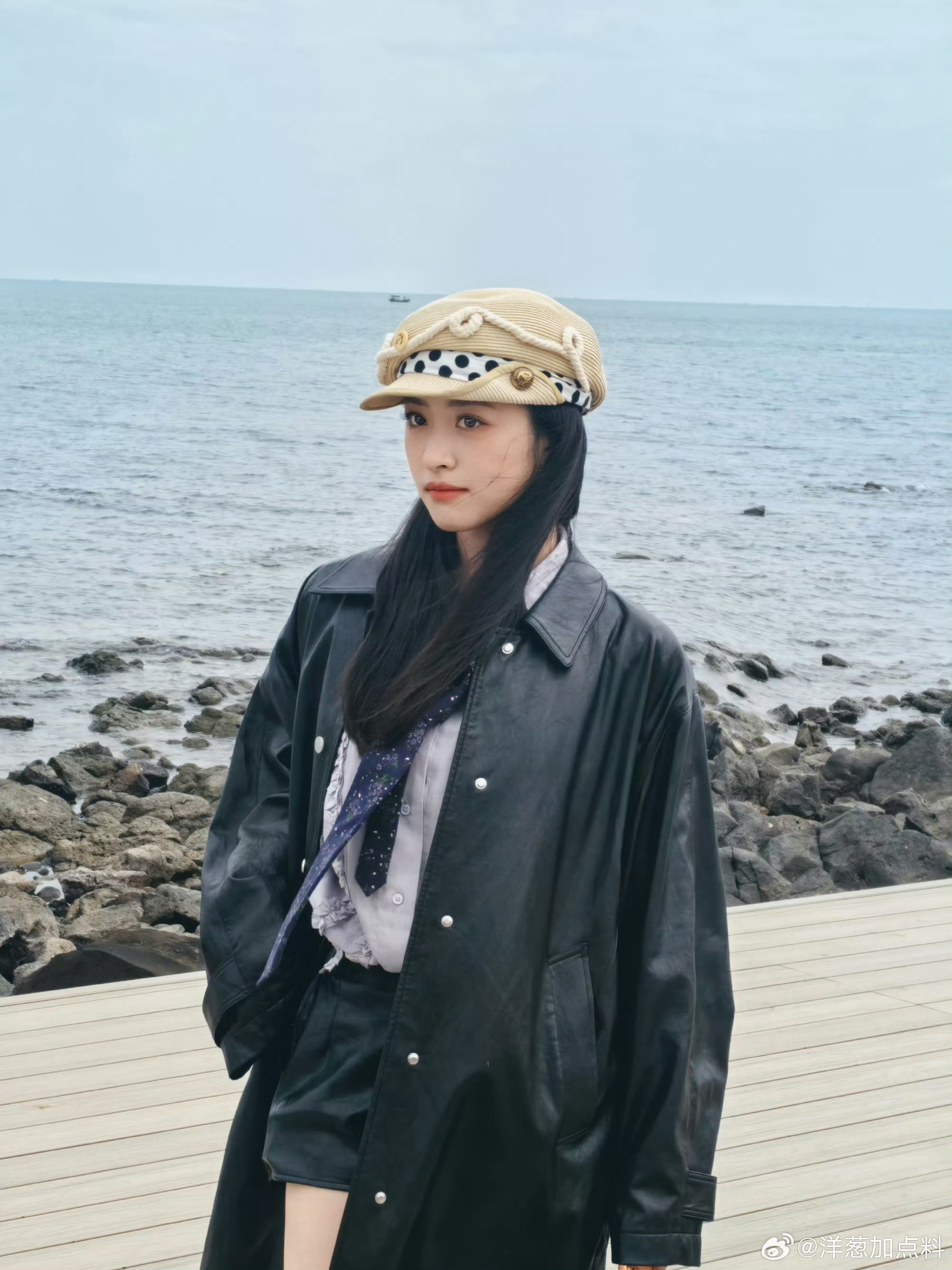 作为沈月粉丝真的超安心！《亲爱的客栈》里她放话“抱着必给大家出图的决心来的”，既