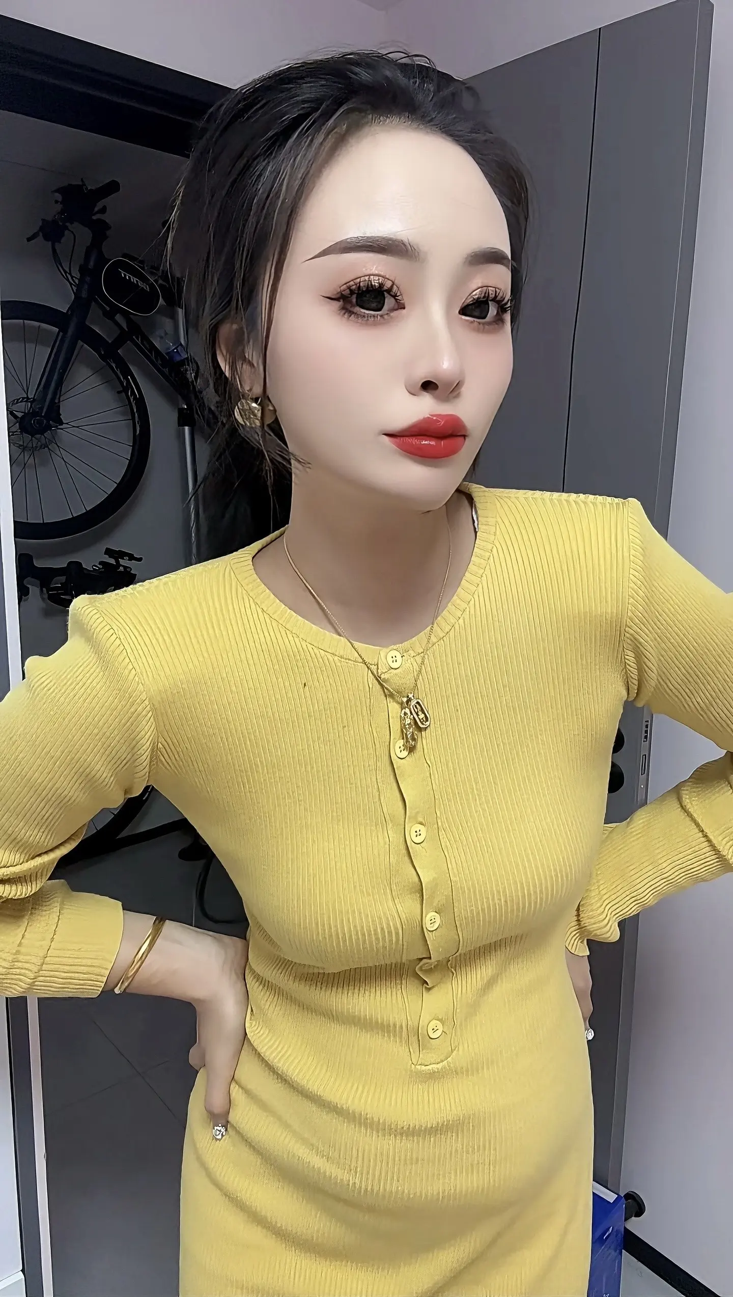 慢慢凸起的肚子已经藏不住你啦 你忙着长大 我忙着长胖 一个身体两个心跳...