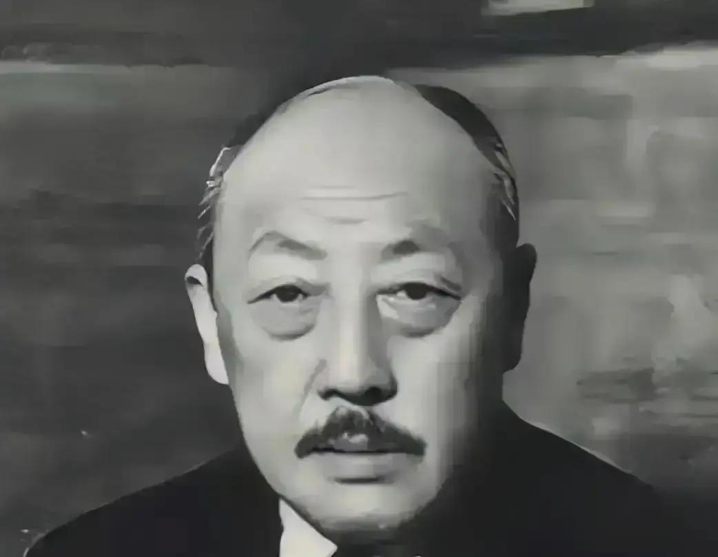 1950年，战犯张景惠在管理所见一穿解放军军装的人，定睛一看竟是自己那只会花钱享