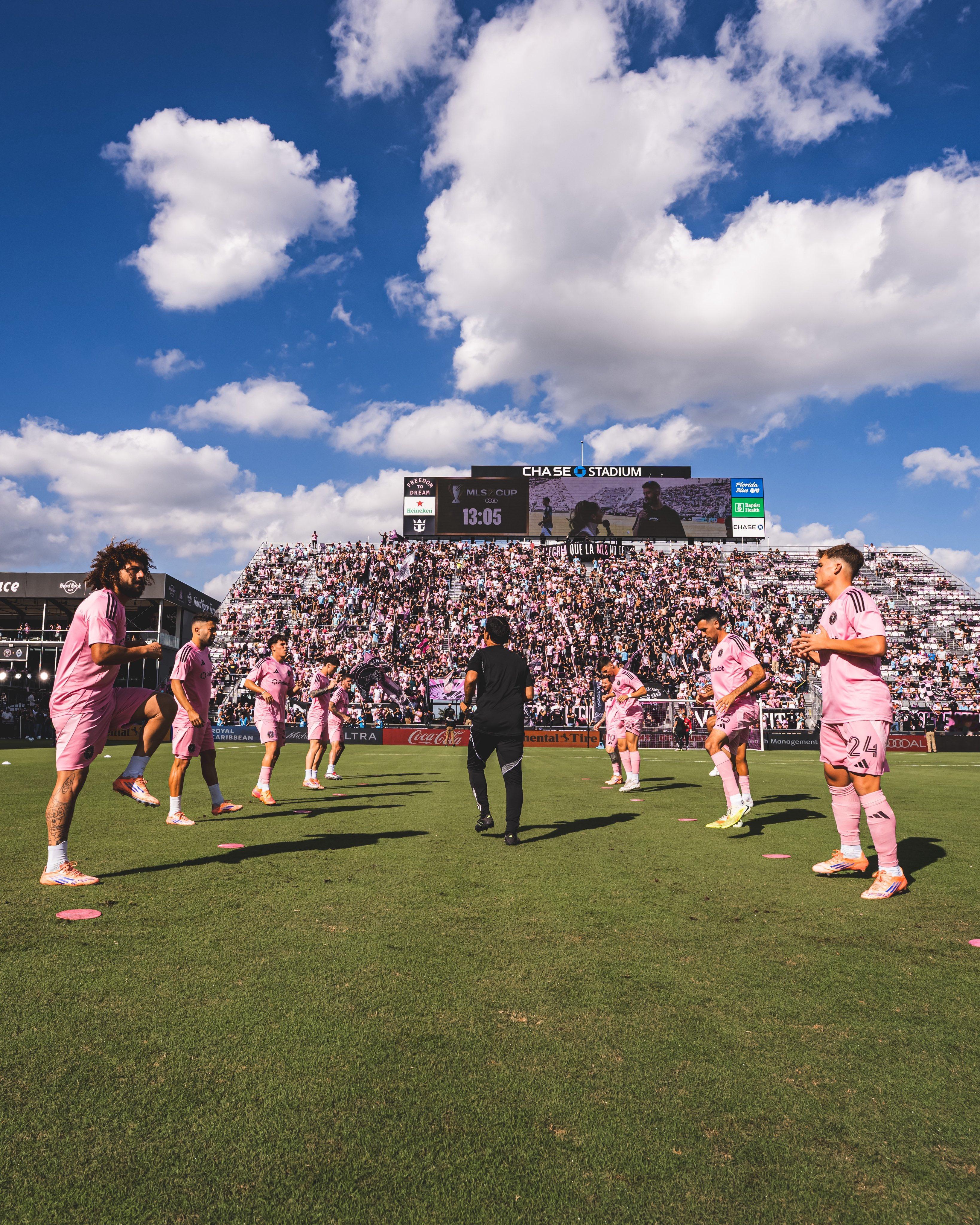 随着主裁判一声哨响，美职联总决赛迈阿密国际vs温哥华白浪 比赛已经开始2分钟！！