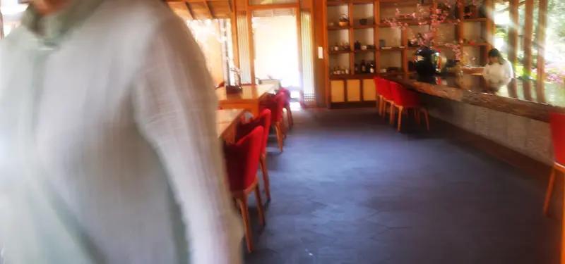 12月5日，李亚鹏在社交媒体公开“第四个女儿”朱春燕，温暖画面获网友祝福点赞。2