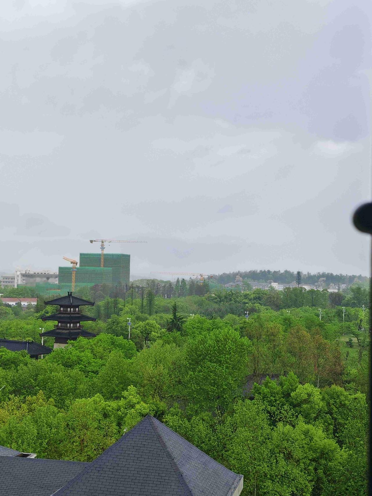 我的今日状态：😁轻松愉快
我这里的天气：🌧下雨