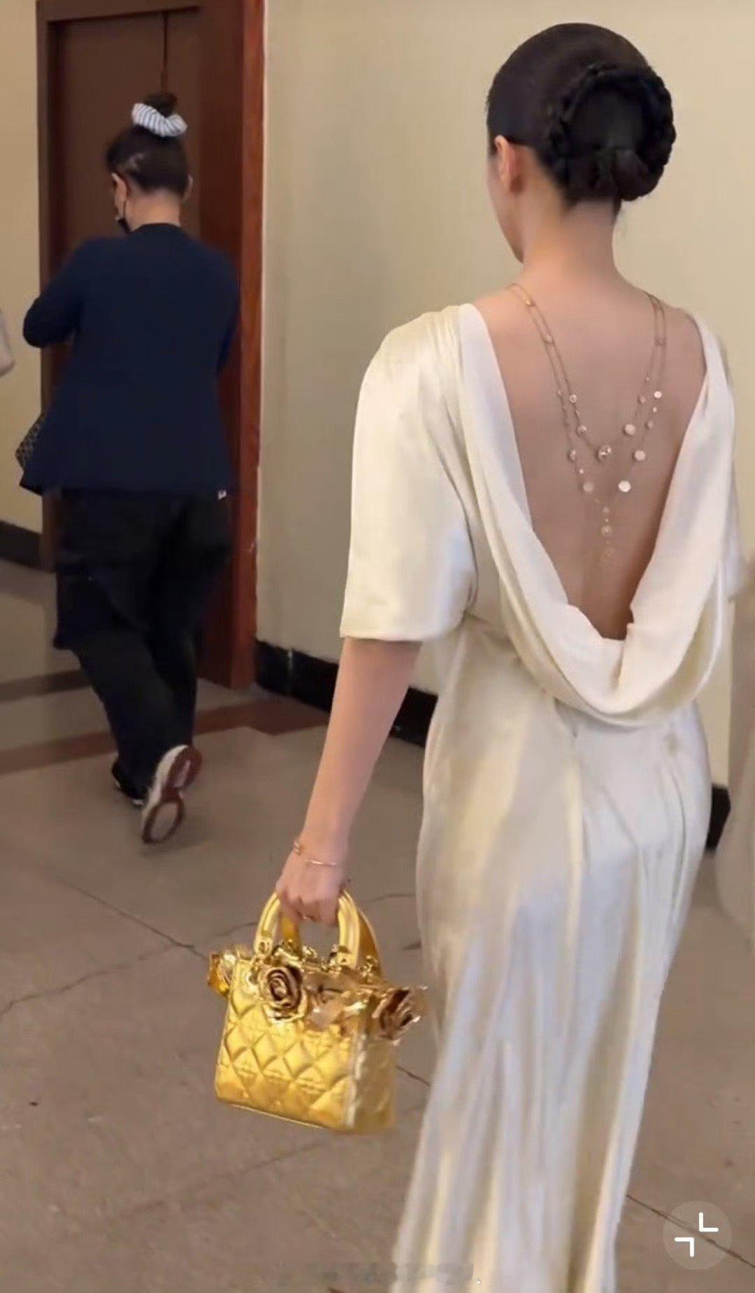 完全是神女来着 