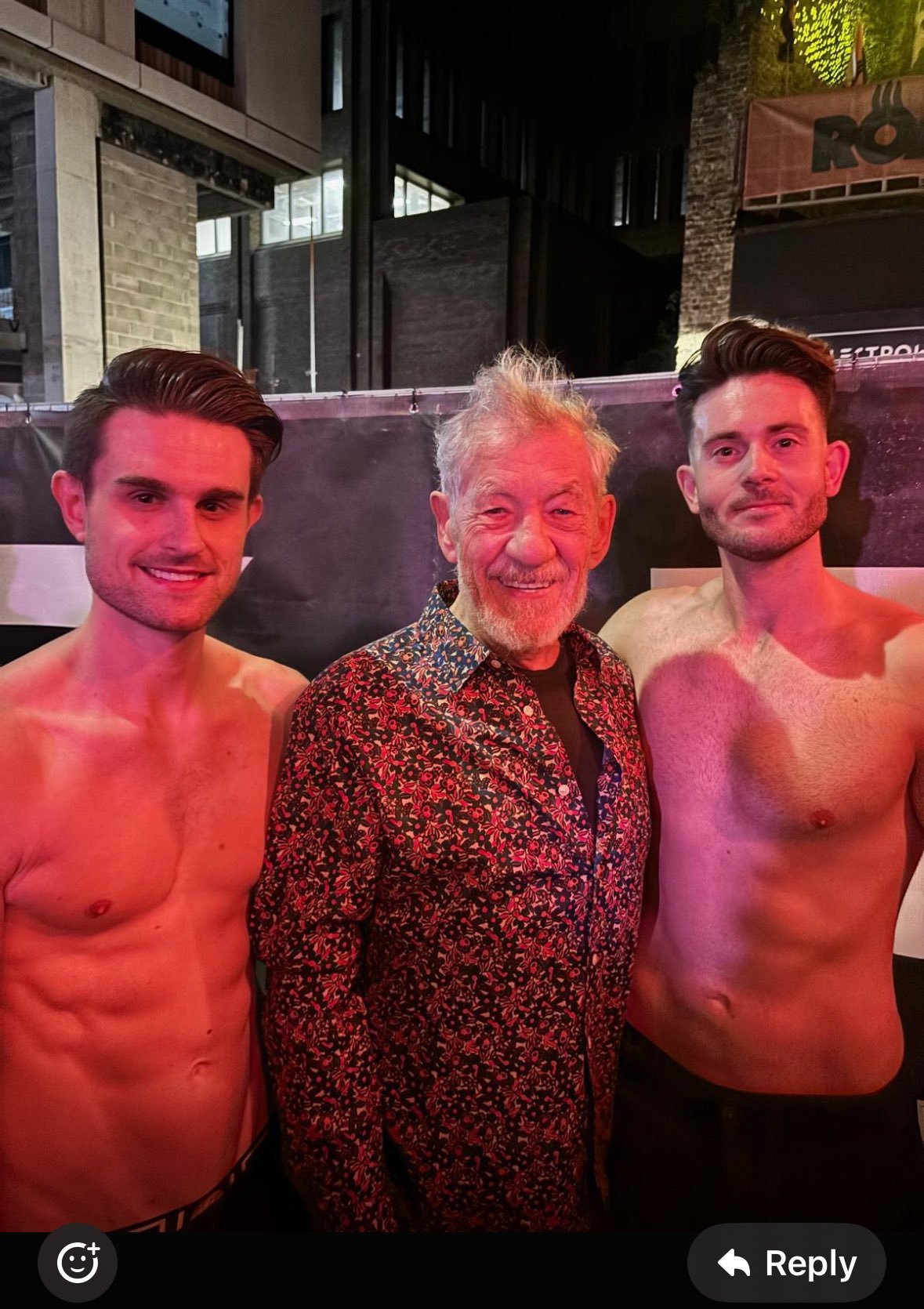 有网友近日在伦敦知名gay吧偶遇Ian McKellen💅🏽 ​​​