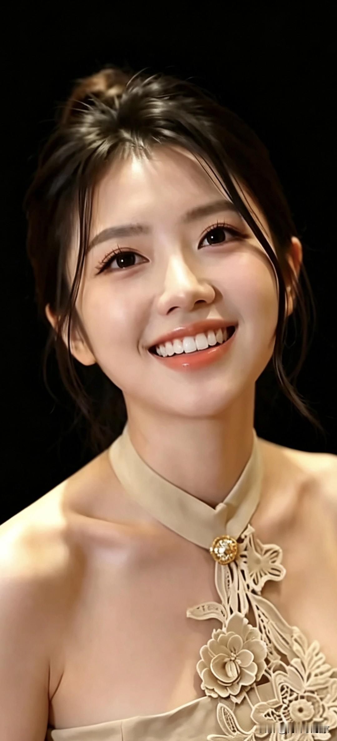 马尾辫美女（十五）

纯粹的黑色背景将人物的光彩尽数烘托，明媚灿烂的笑容极具感染