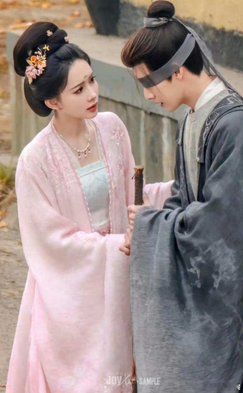 李昀锐孟子义私下没联系方式搭了多少次了两个人怎么可能没有联系方式？你会和你工作中