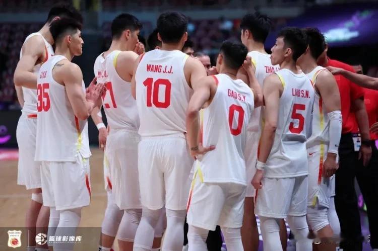 今天凌晨中国男篮93-88险胜沙特男篮，但比赛过程中球队暴露了相当多的问题，特别