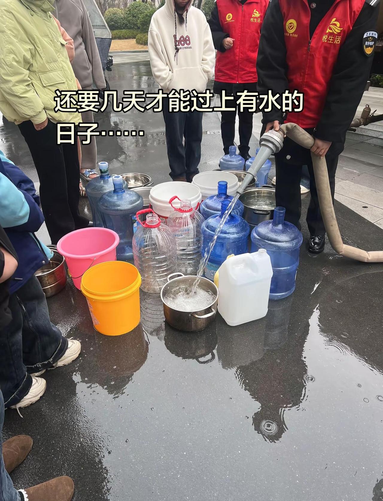 接两趟水都给我热出汗了，没水的日子太难了