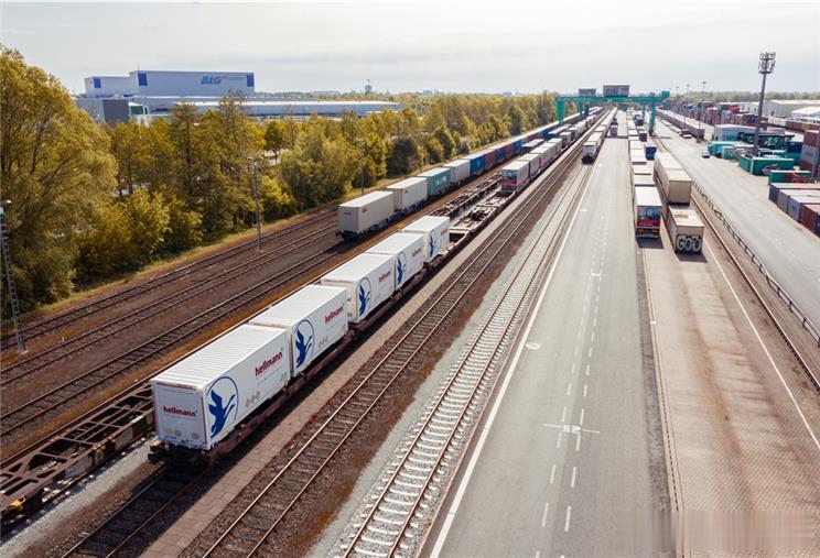 随着欧洲“给脸不要脸”地要求重启中欧投资协议，中国社交媒体上“阴阳怪气”的评论也